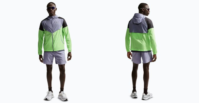 Biegacz w kurtce Nike Impossibly Light Windrunner 