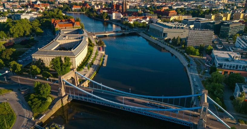 Panorama na Most Grunwaldzki, Bulwary Dunikowskiego i Ostrów Tumski we Wrocławiu