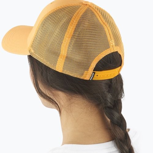 Czapka z daszkiem Salomon Trucker apricot