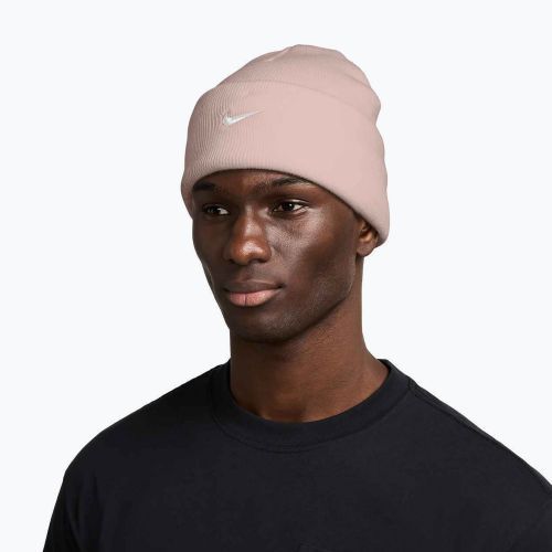 Czapka zimowa Nike Peak Swoosh Beanie slit red/white