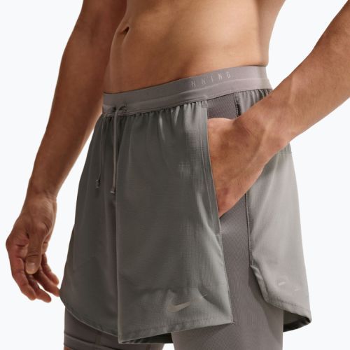 Spodenki do biegania męskie Nike Stride Dri-Fit Hybrid 5" smoke grey