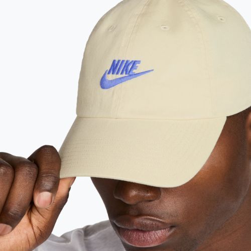 Czapka z daszkiem Nike Club Unstructured Futura Wash light khaki/sapphire