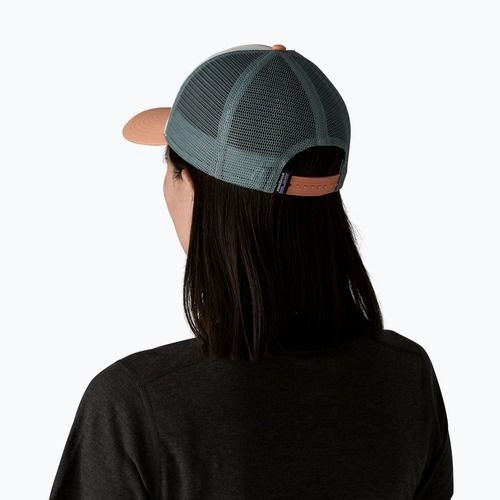 Czapka z daszkiem Patagonia P-6 Logo LoPro Trucker white w/peach sherbet