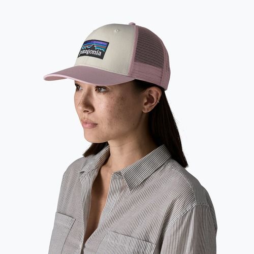 Czapka z daszkiem Patagonia P-6 Logo Trucker white w/quiet violet