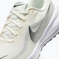 Buty do biegania damskie Nike Revolution 8 sail/white/black/metallic silver 14
