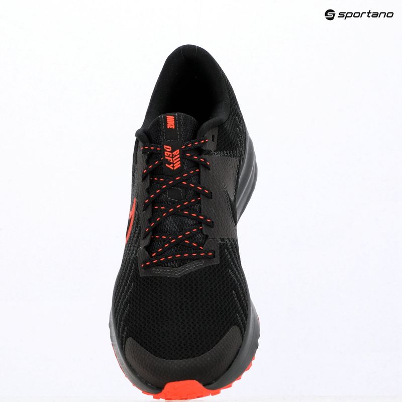 Buty do biegania męskie Nike Run Defy black/anthracite/bright crimson 18