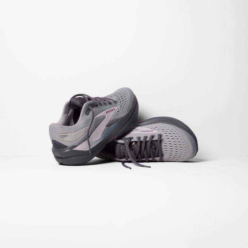 Buty do biegania damskie Brooks Ghost Max 3 harbor mist/poppy seed/pink 8