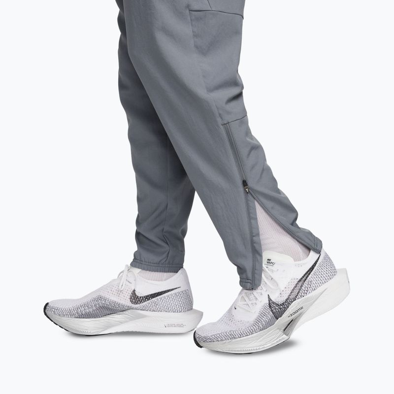 Spodnie męskie Nike Dri-Fit Challenger Woven smoke grey/black 7