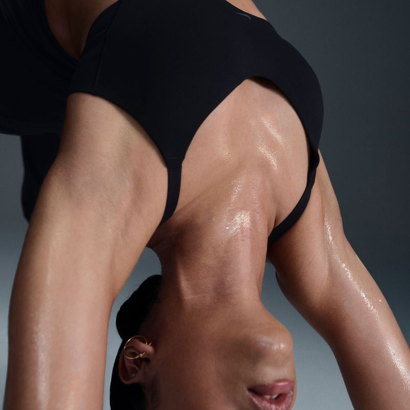 Biustonosz treningowy Nike Alate Minimalist black/cool grey 8