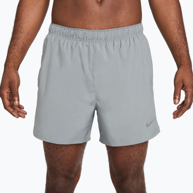 Spodenki męskie Nike Dri-Fit Challenger 5" 2in1 smoke grey/dark smoke grey 3