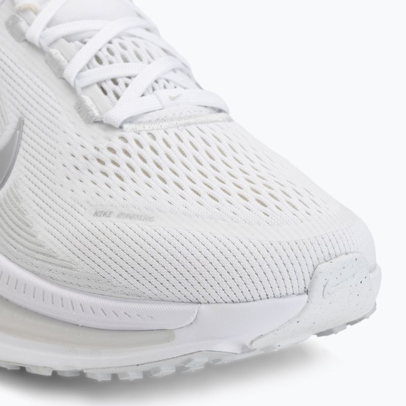 Buty do biegania damskie Nike Vomero 18 white/photon dust/metallic silver 7