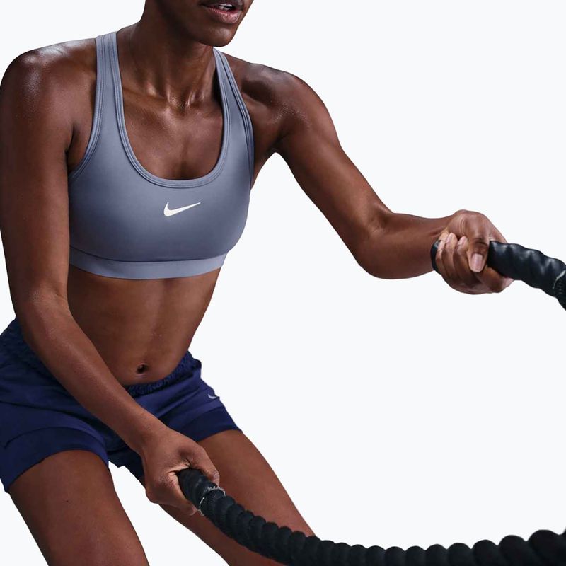 Biustonosz treningowy Nike Swoosh Medium Support world indigo/white 5