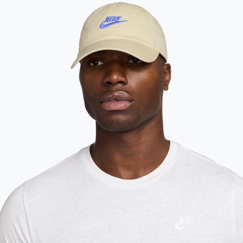 Czapka z daszkiem Nike Club Unstructured Futura Wash light khaki/sapphire 5
