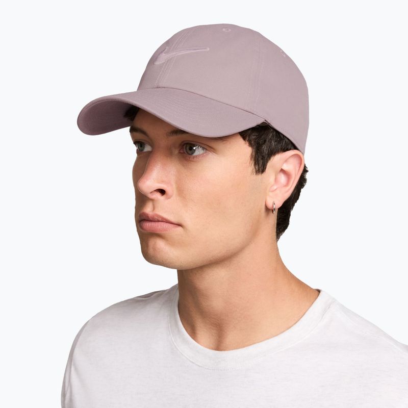 Czapka z daszkiem Nike Club Unstructured Swoosh light violet ore/particle rose 7