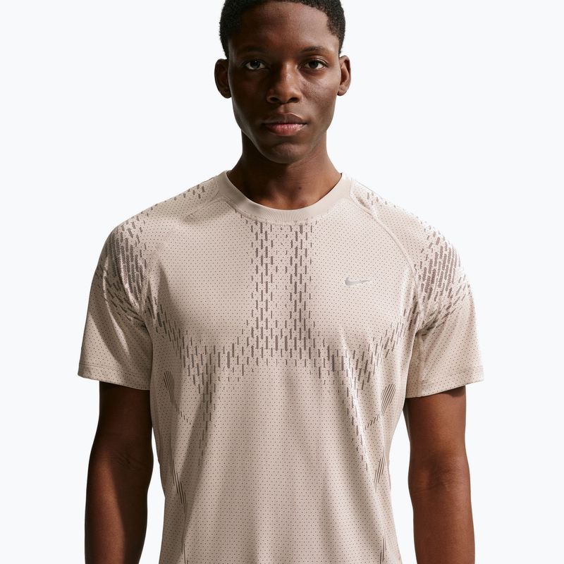 Koszulka do biegania męska Nike Stride Dri-Fit ADV cream li/mink brown 2