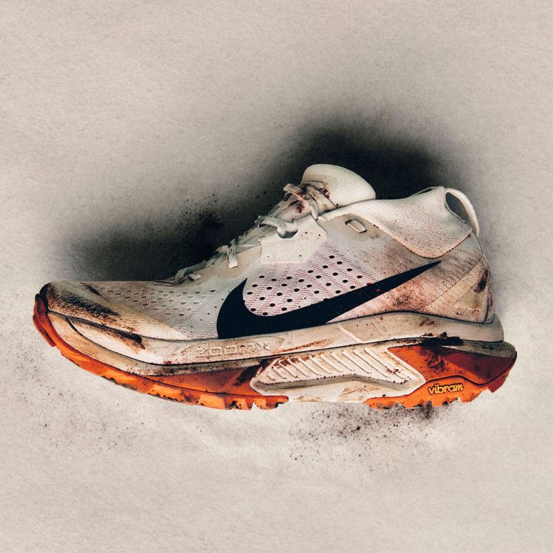 Buty do biegania damskie Nike ACG Zegama summit white/phantom/safety orange/black 12