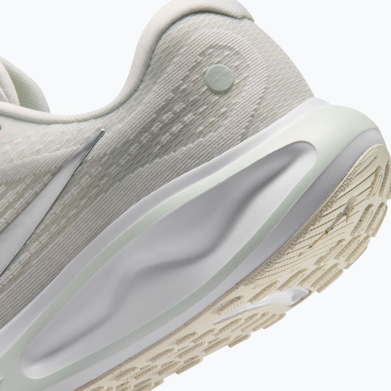 Buty do biegania damskie Nike Journey Run summit white/metallic silver 11