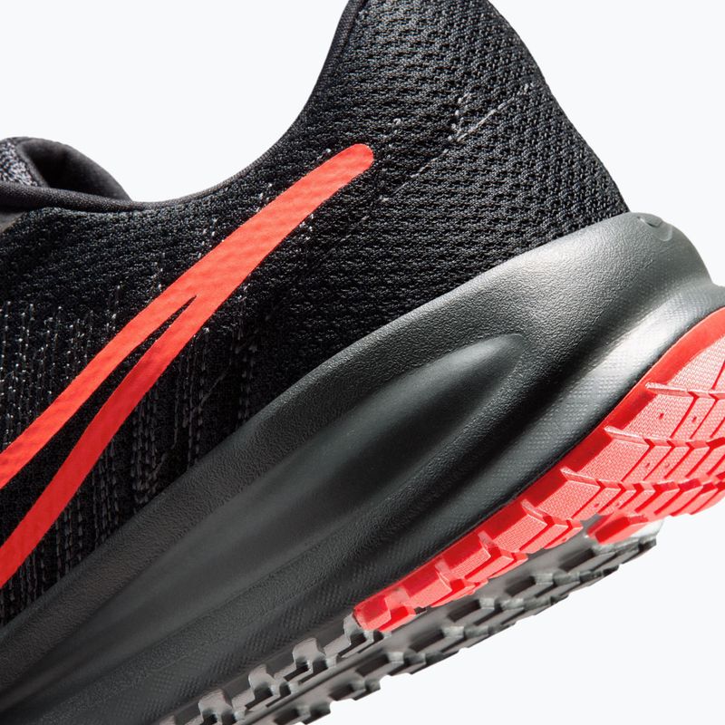 Buty do biegania męskie Nike Run Defy black/anthracite/bright crimson 15