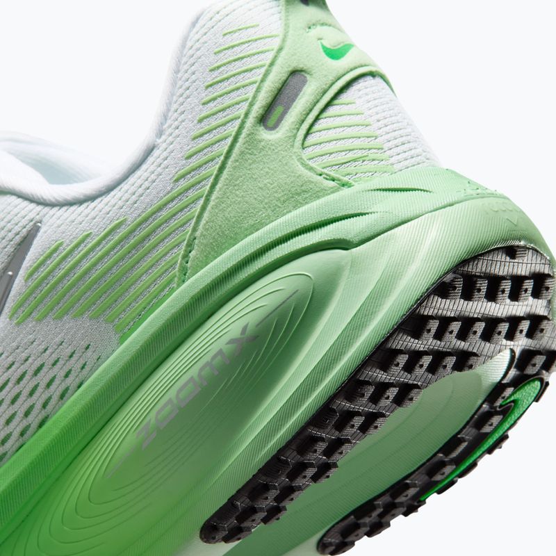 Buty do biegania damskie Nike Vomero 18 white/illusion green/metallic silver 15