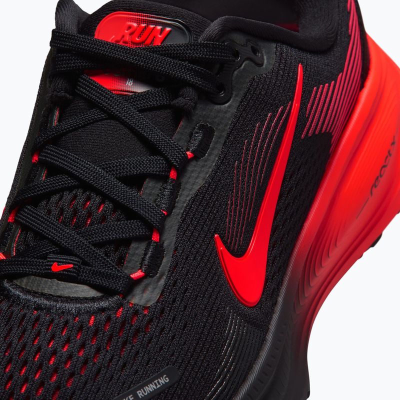 Buty do biegania Nike Vomero 18 black/university red/bright crimson 12