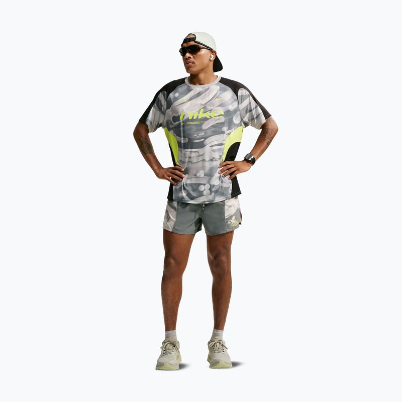 Koszulka do biegania męska Nike Dri-FIT Printed SS smoke grey/black/light lemon twist 2