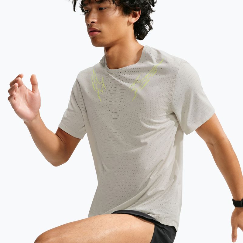 Koszulka do biegania męska Nike AeroSwift Dri-Fit ADV light bone 5