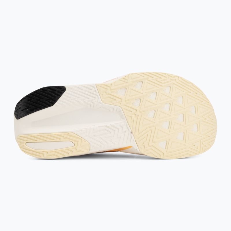 Buty do biegania damskie New Balance FuelCell Rebel V5 calcium/gumdrop 4