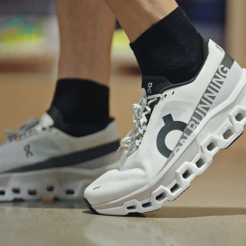 Buty do biegania męskie On Cloudmonster 2 black/frost 10