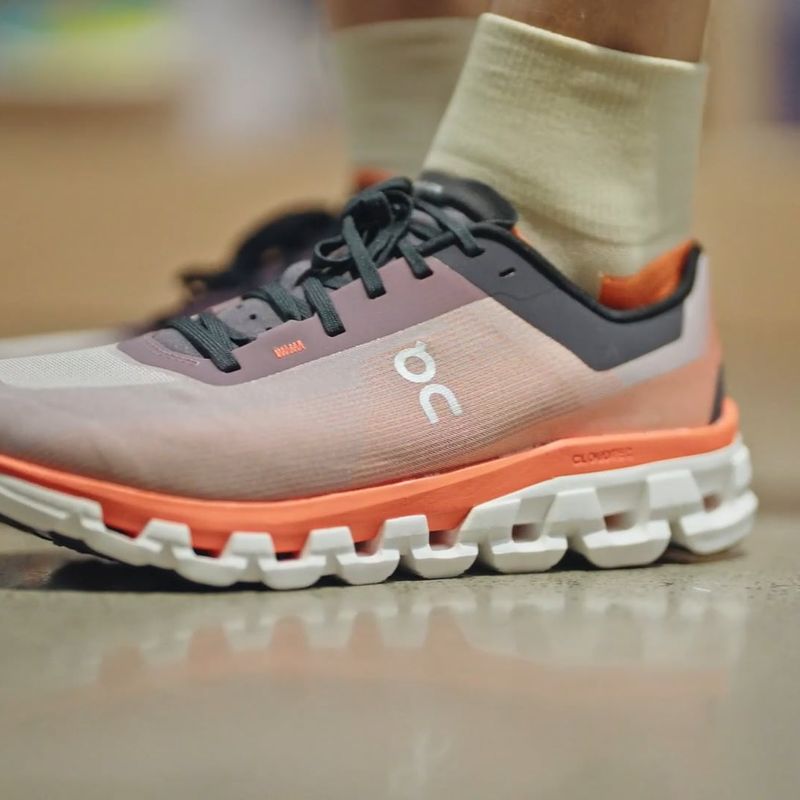 Buty do biegania damskie On Cloudflow 4 quartz/flam 12