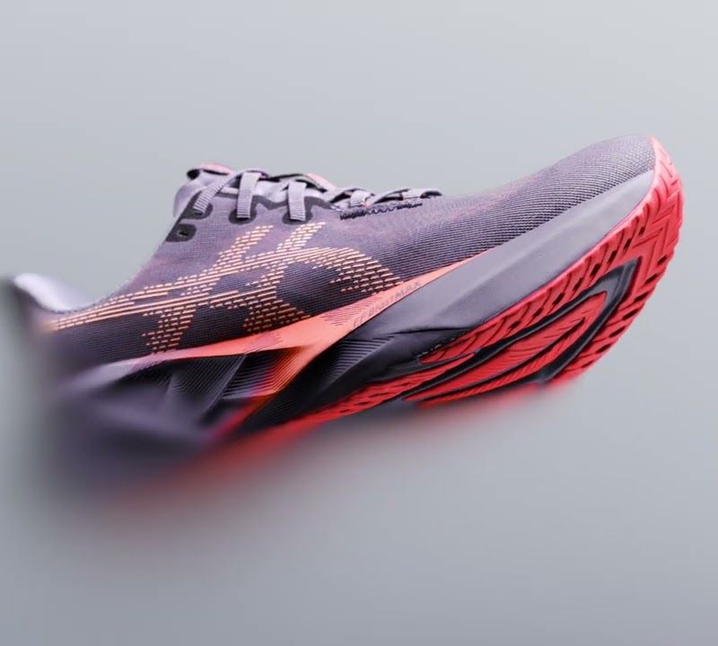 Buty do biegania męskie ASICS Novablast 5 black/carrier grey 10